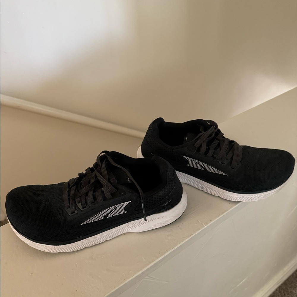 ALTRA Women's Size 7.5